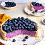 Cheesecake di mirtilli con avena e semi di chia