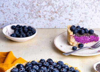 Cheesecake di mirtilli con avena e semi di chia
