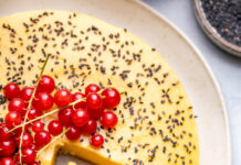 Dolce di mango, mandorle e datteri