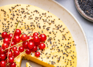 Dolce di mango, mandorle e datteri