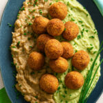 Falafel di lupini con babaganoush e salsa tatbila