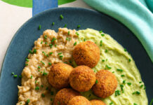 Falafel di lupini con babaganoush e salsa tatbila