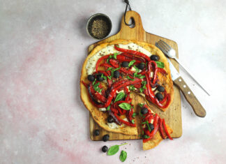 Flatbread di ricotta con peperoni e primosale