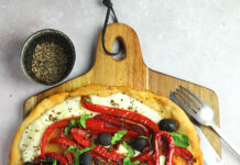 Flatbread di ricotta con peperoni e primosale