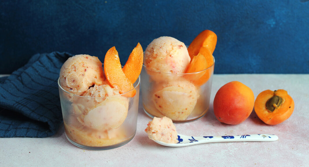 Gelato di albicocche, carote e yogurt alla vaniglia