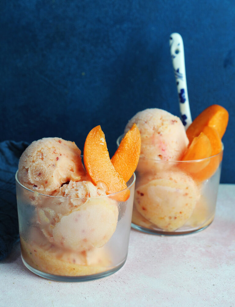 Gelato di albicocche, carote e yogurt alla vaniglia