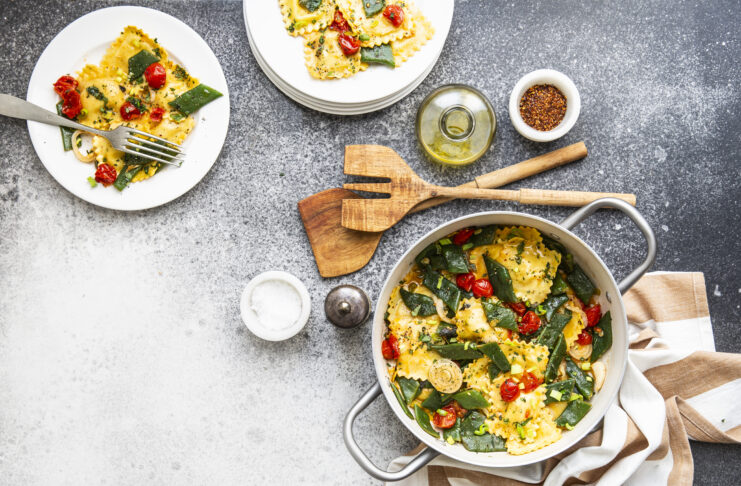 Ravioli ricotta e spinaci con verdure spadellate