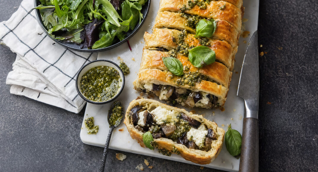 Strudel-plumcake con melanzane, mozzarella e pesto fresco