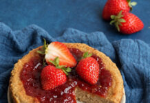 Tortina-pancake di mandorle e fragole