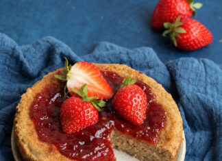 Tortina-pancake di mandorle e fragole