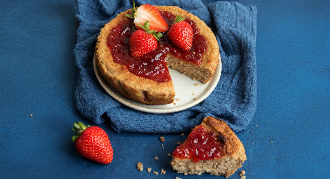 Tortina-pancake di mandorle e fragole