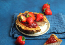 Tortina-pancake di mandorle e fragole
