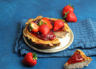 Tortina-pancake di mandorle e fragole
