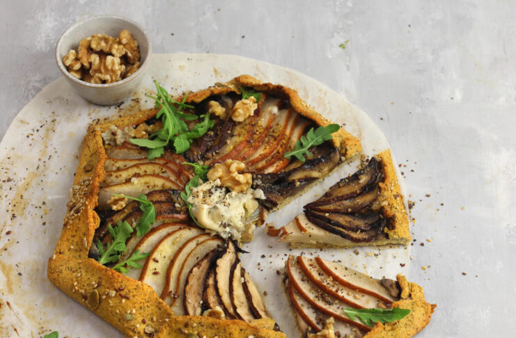 Torta_salata_polenta_4333232;1_View Torta salata di polenta taragna con pere e funghi porcini