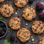 Biscotti di frutta secca e frutta viola