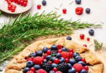 Galette integrale di mandorle ai frutti di bosco