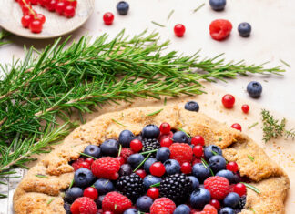 Galette integrale di mandorle ai frutti di bosco