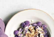 Gnocchi viola con fonduta al taleggio e mandorle tostate