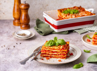 Lasagne fresche con dadolata di pomodori