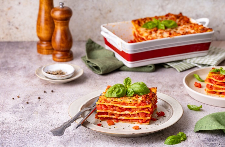 Lasagne fresche con dadolata di pomodori