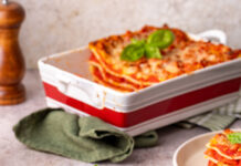 Lasagne fresche con dadolata di pomodori