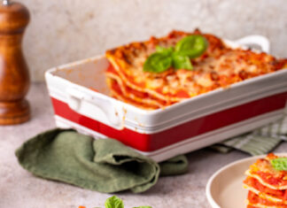 Lasagne fresche con dadolata di pomodori
