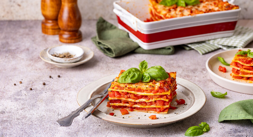 Lasagne fresche con dadolata di pomodori