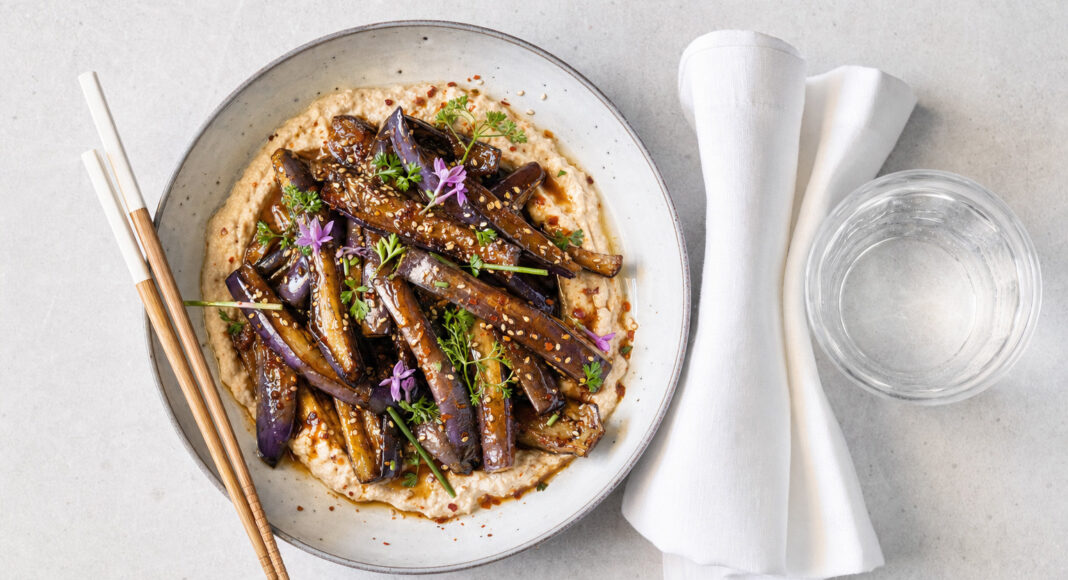 Melanzane all’orientale con hummus di borlotti freschi