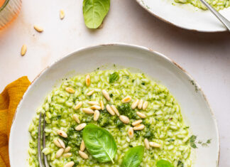 Risotto al basilico con scalogni e pinoli