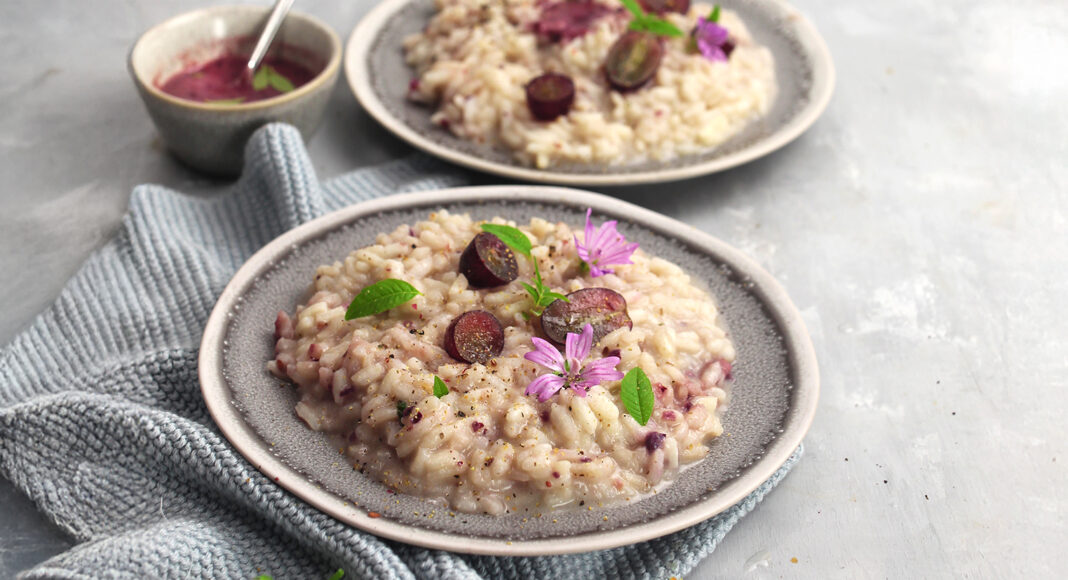 Risotto uva nera, more e bitto