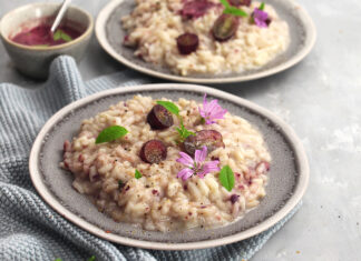 Risotti di inizio autunno: caldi, cremosi e ricchi di sapore Risotto uva nera, more e bitto