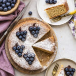 Torta margherita di riso al succo d'uva con mirtilli