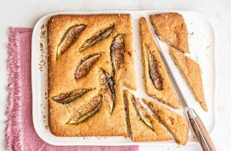 Cucina_senza_08_2025-76_page-0001 (1) Torta rustica di avena, anacardi e fichi