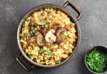 Fregola sarda con lenticchie e funghi