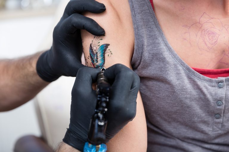 Rimozione dei tatuaggi, i rischi dei coloranti