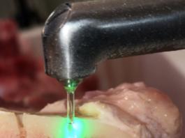 Fig. 1 Osteotomia sperimentale su osso bovino effettuata con laser Er:YAG, modalità QSP (quantum square pulse).