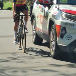Il dottor Speroni in assistenza al campione del mondo Evenepol.