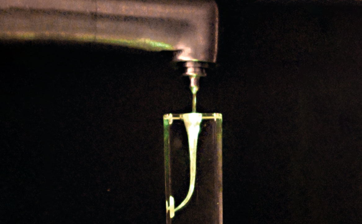 Fig. 6 Introduzione del puntale Sweeps nella camera pulpare.