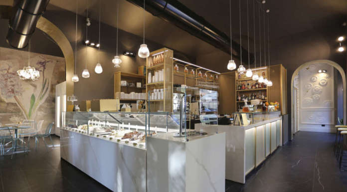 Pasticceria Lucco a Torino migliora l’experience con l’isola centrale