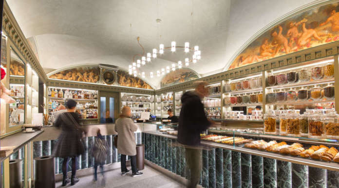 La storica Pasticceria Cavour si è fatta bella. La famiglia Cerea docet
