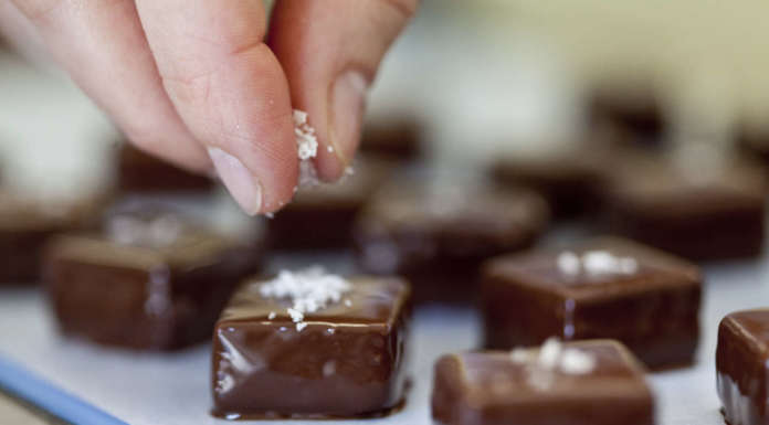 La Perla di Torino festeggia 30 anni con una capsule collection decorazione pralineria La Perla