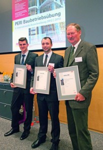 Peri | Il team vincitore della 9^ edizione del Construction Exercise: Anton Warkentin e Alexander Witt con il Professor Dr. Ing. Horst Rückel dell’Università di Scienze Applicate di Kaiserslautern (Fachhochschule Kaiserslautern).