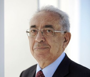 l’applicazione di mille metri quadrati di prodotto equivale a piantare 80 alberi sempre verdi o eliminare l’inquinamento provocato da 30 veicoli a benzina”. 