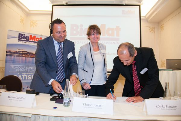 Da sinistra a Matteo Camillini, direttore di BigMat International, Claude Coutant, presidente di BigMat International e Zdenko Francisty, nuovo presidente di BigMat Slovacchia