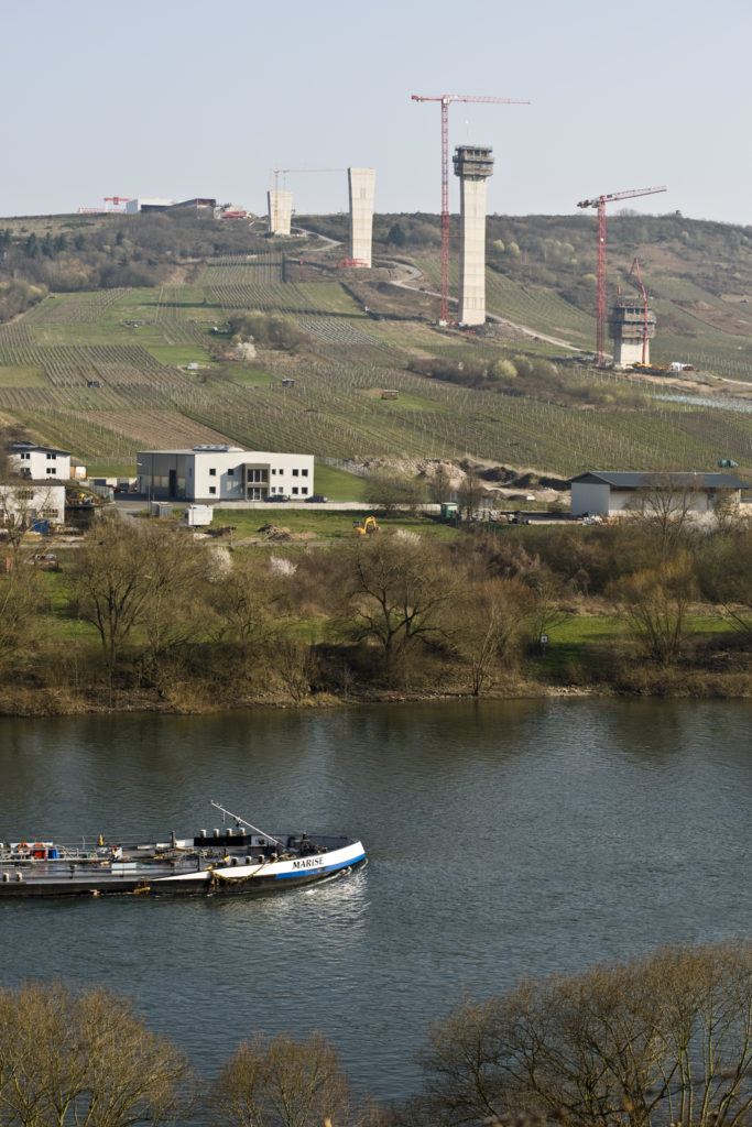 Hünnebeck, società tedesca del Gruppo Brand Energy & infrastrucure services, ha seguito in Germania  il progetto e la fornitura di soluzioni e attrezzature per la costruzione di spalle, fondazioni e pile del nuovo ponte che viene realizzato nella valle della Mosella