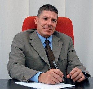 Lorenzo Orsenigo | Direttore generale Icmq «La certificazione rappresenta per gli Esperti in gestione dell’energia un’opportunità, non solo per la possibilità di svolgere le diagnosi energetiche introdotte dal dlgs 102, ma anche per distinguersi sul mercato valorizzando le proprie competenze. Per tutti i soggetti pubblici o privati che intendano avvalersi di una figura professionale che sia in grado di individuare le azioni e le procedure per un uso efficiente dell’energia (evidenziando gli sprechi ma anche le aree di miglioramento), il ricorso a Ege certificati rappresenta infatti una garanzia di competenza ed esperienza».