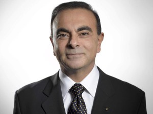 Carlos Ghosn | Presidente e ceo Renault-Nissan «La collaborazione di Daimler consentirà all’alleanza non solo di ripartire i costi d’investimento che gravano su Cordoba, ma anche di esplorare nuovi mercati nella regione dell’America Latina. Inoltre, il progetto consentirà di ottimizzare la capacità produttiva a Barcellona e renderci ancora più competitivi nel segmento. Questa cooperazione è tra le più produttive nel settore automobilistico e consente a noi partner di incrementare le economie di scala mantenendo comunque ben distinti i nostri brand e prodotti».