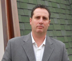 Marco Bevilacqua | Direttore tecnico Blm Domus «Con questo esperimento vogliamo sfatare alcuni tabù sulle case a basso consumo, come i limiti estetici e i costi elevati, sensibilizzando invece il pubblico sui loro reali vantaggi. A Milano il cubo contenuto nell’involucro ha mantenuto intatto il 96% del suo volume, mentre l’altro si è sciolto in meno di tre giorni. A Crema vogliamo fissare un nuovo record».