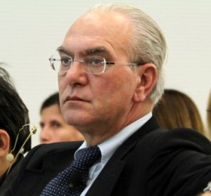 Sergio Silvestrini | Segretario generale Cna «l’Italia è ferma al 2,9% del pil realizzato dall’universo web, mentre la media G20 nel 2016 raggiungerà il 5,5% di pil. Vi sono dunque enormi margini di crescita e dobbiamo porre le micro e piccole imprese in condizioni di governare questi cambiamenti al pari della concorrenza straniera»