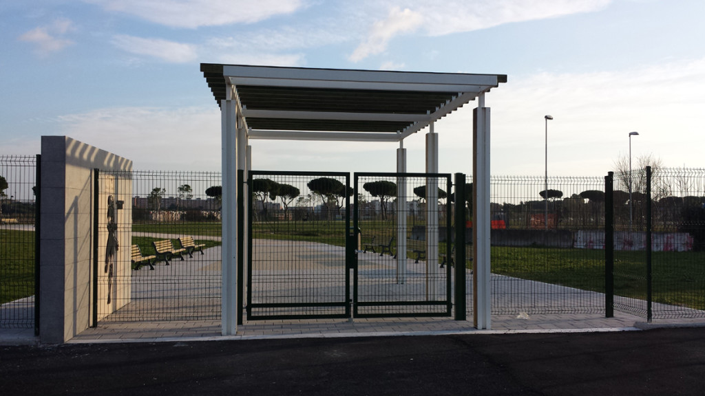 Uno speciale trattamento protettivo costituito da zincatura e rivestimento in PVC aumenta la resistenza alla corrosione (foto Betafence)